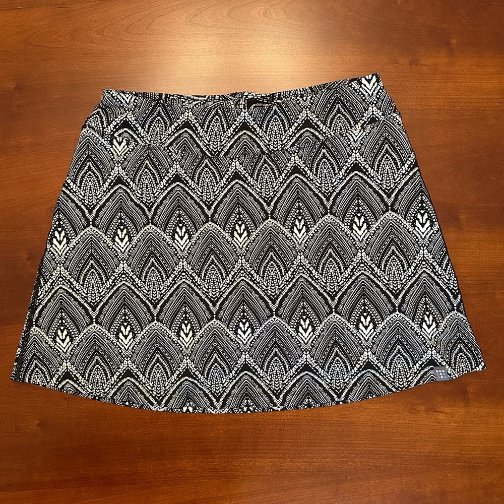 Title Nine Black and White A-Line Skort